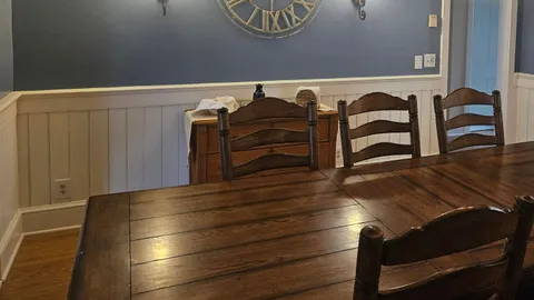 Farmhouse — image 2 of 10