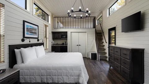 Boo Boo Bear™ Cabin — image 2 of 9