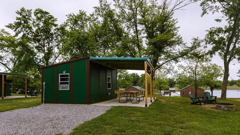 Green Cabins — image 2 of 13