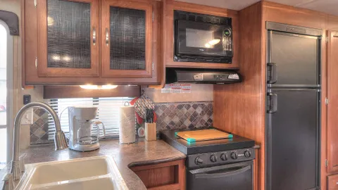 RV Rentals - RV 114 The Weekend Warrior — image 2 of 15