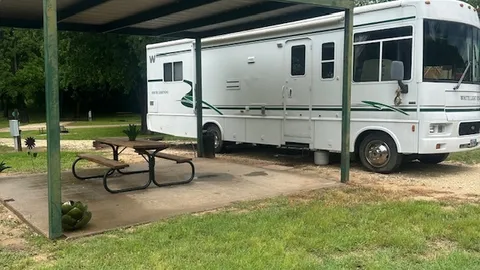 Motor home — image 1 of 8