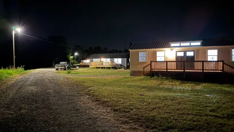 Deluxe Loft Cabin Sleeps 6/ Harley — image 1 of 11