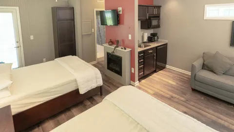 Cottage 1 Bedroom Queen — image 7 of 7