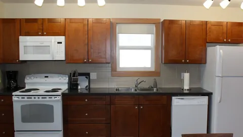 Cottage (pet-friendly) — image 2 of 5