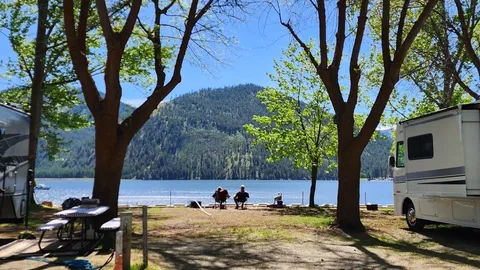 1st Level 30 Amp Deluxe Waterfront RV Site — image 2 of 19