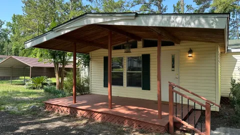 Lakefront Headmaster's House — image 1 of 21