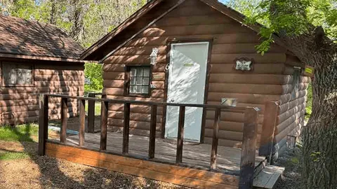 Cabin 06 — image 1 of 4