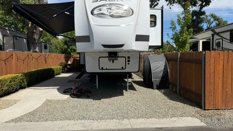 Deluxe Full Hookup RV Site — image 4 of 4