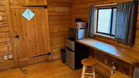 Kozy Kabin: Sleeps 6 Rustic Log Cabin — Pet-Friendly Stay Steps from the Lake — image 2 of 5