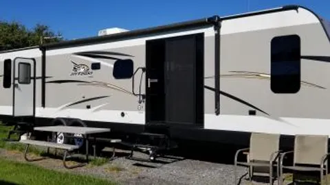 Jay Flight RV Rental — image 1 of 11