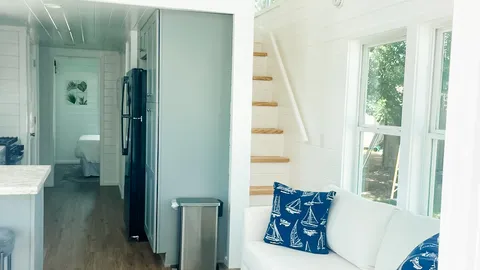 Beach Bungalow - 1 BDRM W/Loft — image 2 of 11