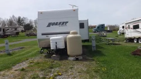 Hornet RV Rental — image 2 of 9