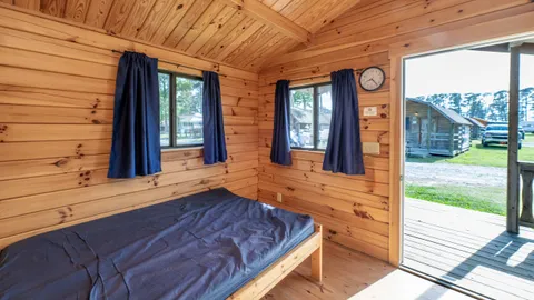 Deluxe Cabin — image 9 of 9