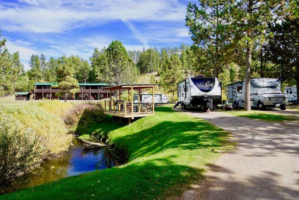 Larsson's Crooked Creek Resort - Photo 2