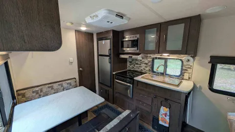 RV3 — image 2 of 7