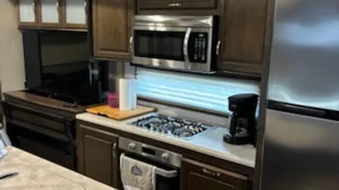 Rental Camper - 32 Grand Design Fifth Wheel — image 1 of 5