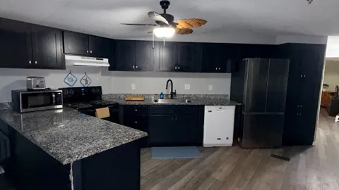 Mobile Home Rental — image 2 of 19