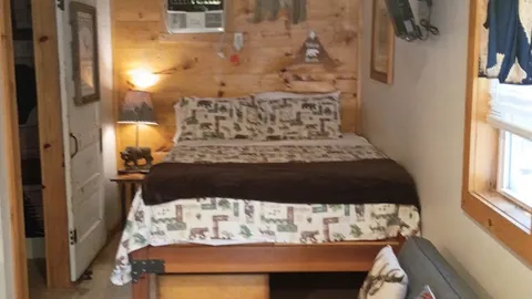 Ozark Mountain Cabin — image 8 of 8