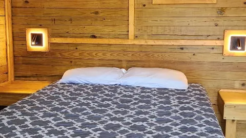 LOG CABIN:  Queen bed, AC, and River view — image 4 of 4