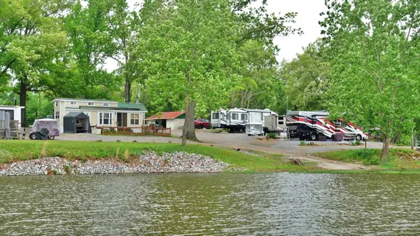 Water's Edge RV Park & Marina, Murray, Kentucky campground