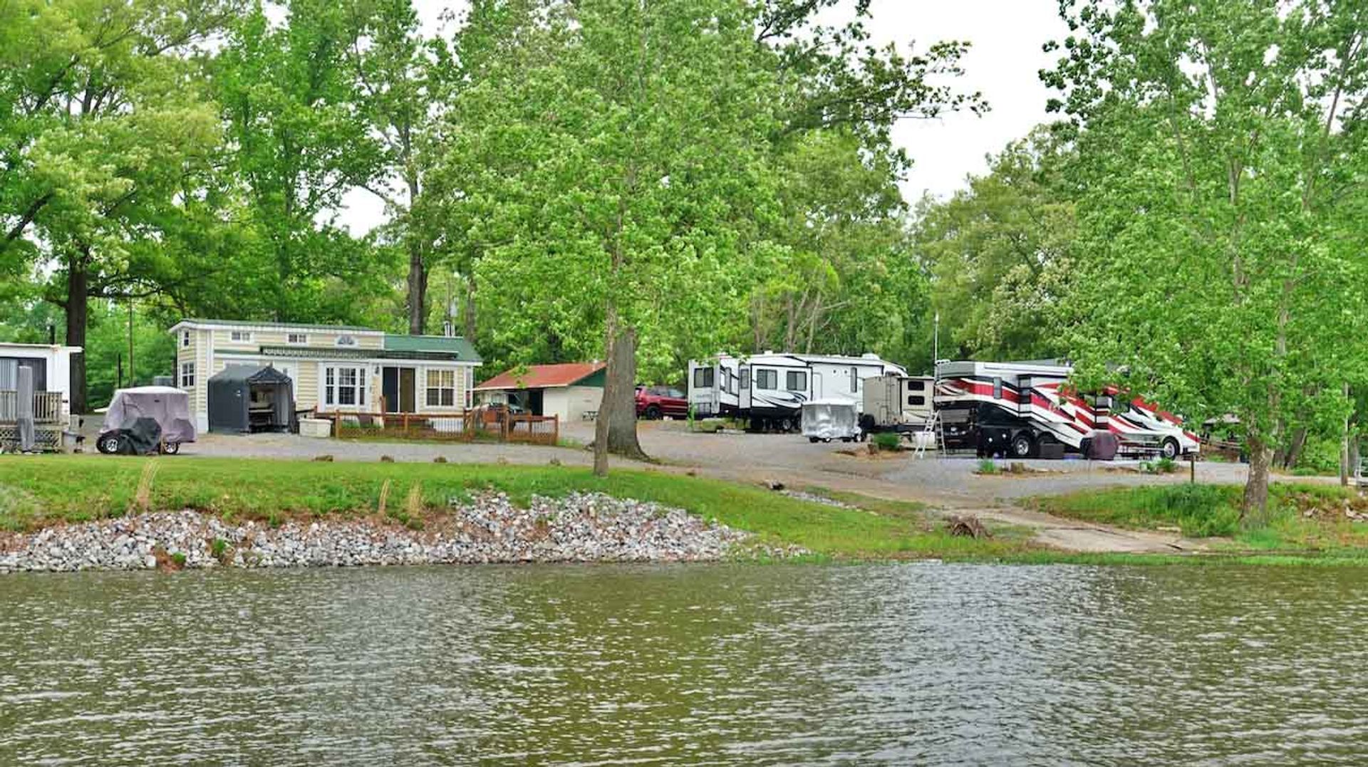 Water's Edge RV Park & Marina, Murray, Kentucky