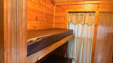 Cabin / Tiny House — image 2 of 10