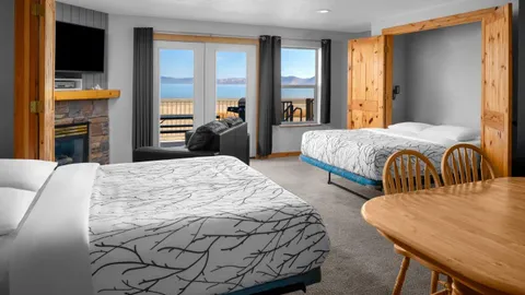 Beach Hotel - Lake View Junior Suite (Sleeps 4) — image 6 of 6