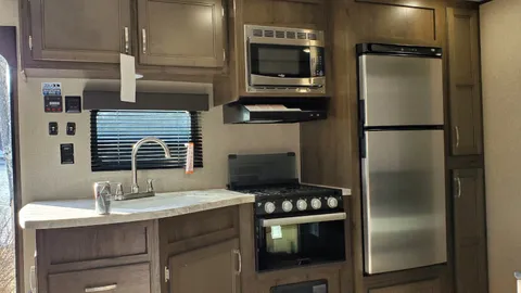 Jayco 32ft — image 2 of 7