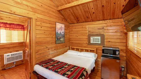 Barebones Cabin — image 7 of 7