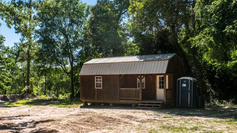Cabin 3 - Large — image 2 of 9