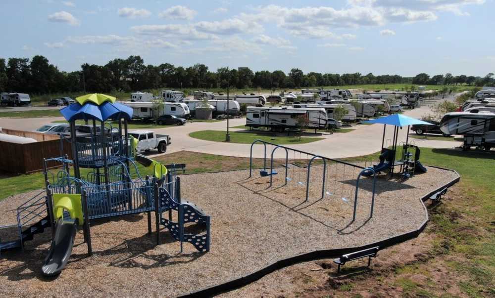 Summer Breeze RV Resort - Brookshire - Photo 4