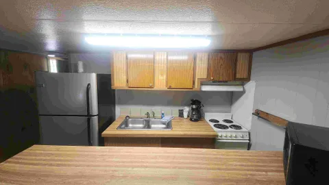 2 BR 4 Person River Front Cabin  - Pet Friendly — image 5 of 5