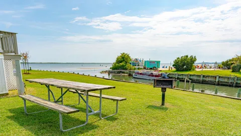 Club Castaways Premium Cottage — image 8 of 8