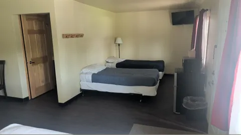 Large Motel Room with Twin Beds - Second Floor — image 1 of 11