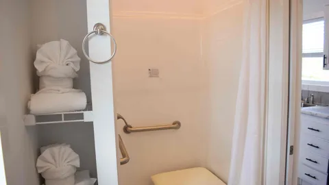 Accessible Premier Carolina Cottage 1 Bedroom ***NO PETS*** — image 2 of 8