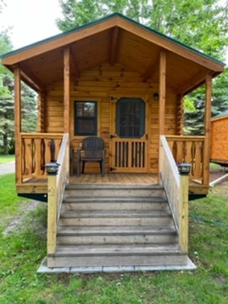 Camping Cabin (Full Bathroom)