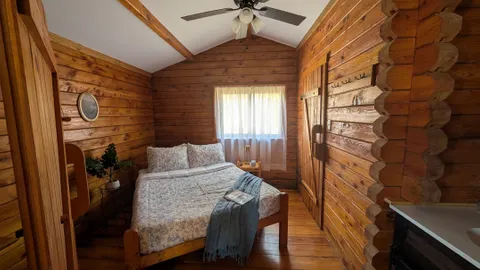 Shenandoah 1 (sleeps 5-6) — image 2 of 2