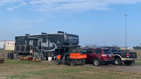 Ultra Motorhome Pull-Through Site — image 2 of 4