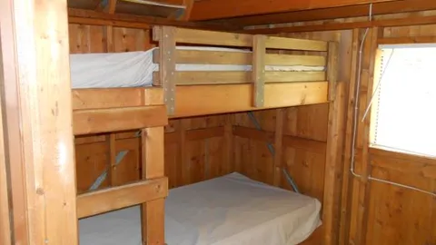 Rustic Cabin - 6 Person — image 5 of 5