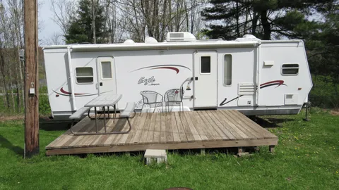 RENTAL CAMPER 27 — image 1 of 6