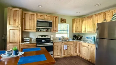Premium Cabin - The Pond House — image 6 of 6