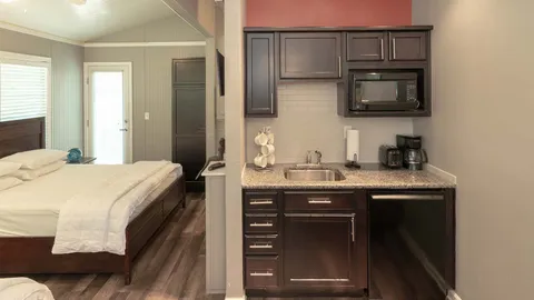 Cottage 1 Bedroom Queen — image 7 of 7
