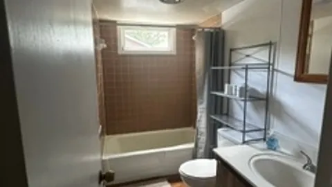 CABIN RENTAL - CABIN C — image 5 of 5