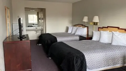Queen Standard (sleeps 4) — image 1 of 2