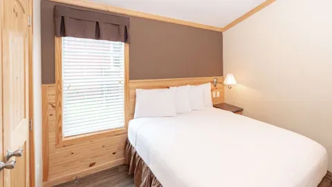Frio Cottage Rental — image 11 of 11