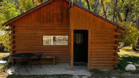 Cabin 01 Premium 2-Bedroom — image 1 of 6