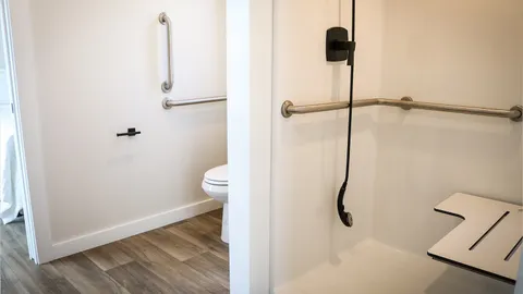 ADA Cottage — image 2 of 4