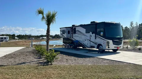 30/50 Amp Deluxe Full Hookup Waterfront RV Site — image 2 of 4