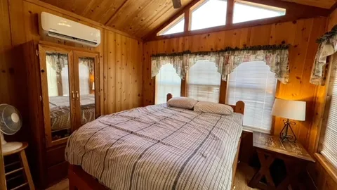 Zug Bug Cottage — image 2 of 14