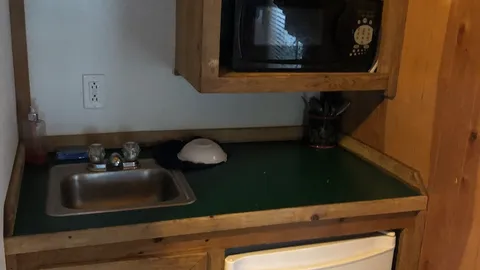 Buck Cabin — image 2 of 5